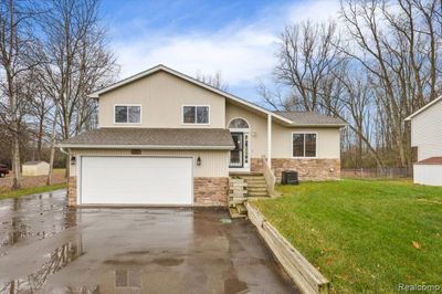 7139 Redmond Street, Home with 3 bedrooms, 2 bathrooms and null parking in Waterford Twp MI | Image 2