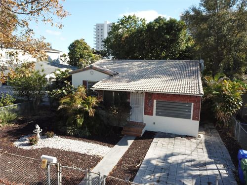 2750 Sw 26th St, Miami, FL, 33133 | Card Image