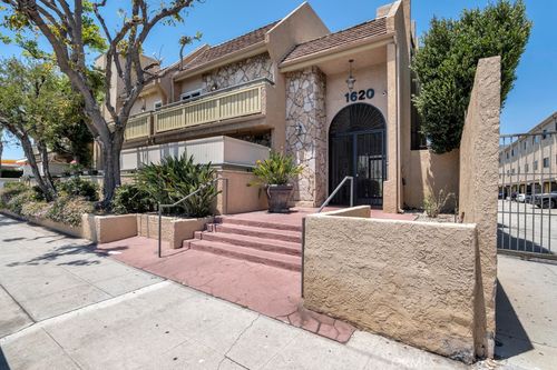 52-1620 N San Fernando Blvd, Burbank, CA, 91504-4155 | Card Image