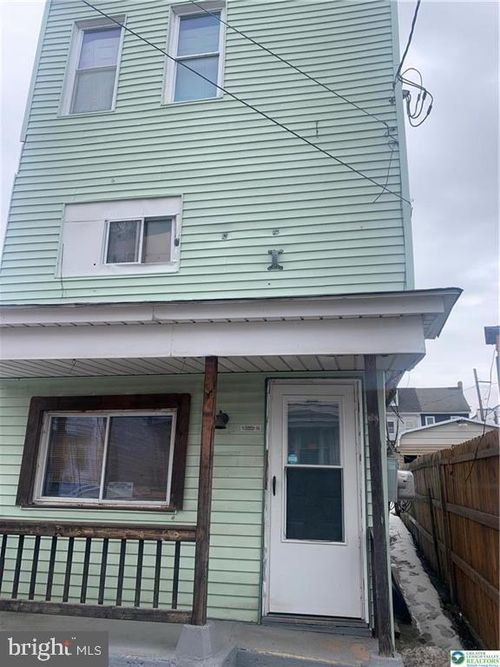 227 N Chestnut St, SHENANDOAH, PA, 17976-1618 | Card Image