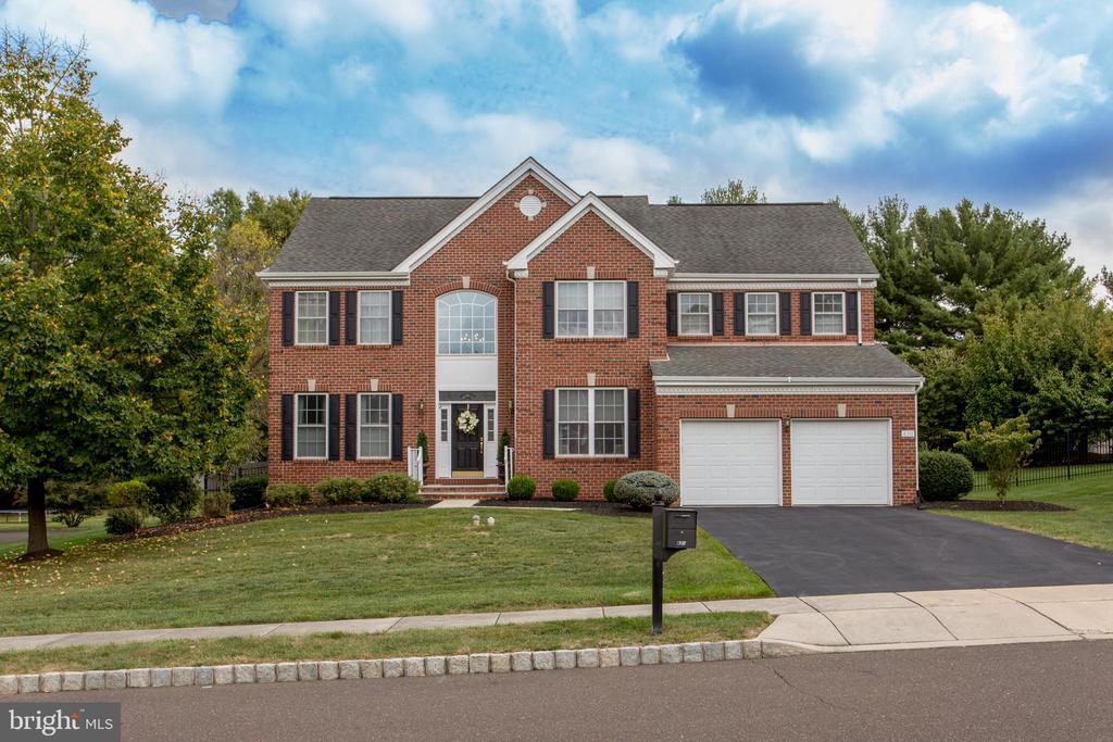 Deerbrook Dr, Yardley, PA 19067