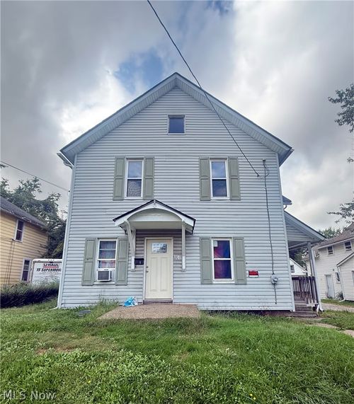 686 Sumner St, Akron, OH, 44311-1658 | Card Image
