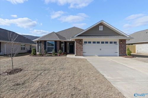 9102 Eagle Trace Dr Se, Owens Cross Roads, AL, 35763-5017 | Card Image