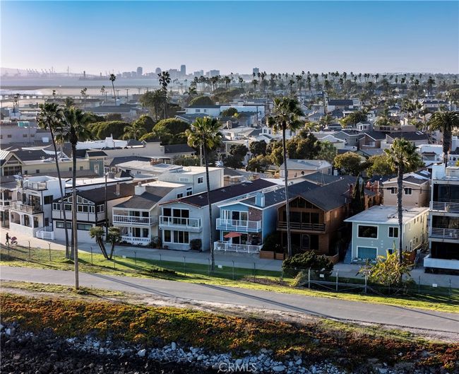 1627 Seal Way, House other with 3 bedrooms, 4 bathrooms and 4 parking in Seal Beach CA | Image 26