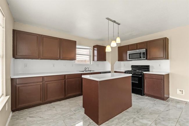 Kitchen | Image 12