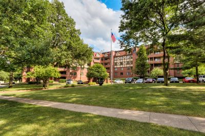 108 - 2880 Grand Avenue, Condo with 1 bedrooms, 1 bathrooms and null parking in Des Moines IA | Image 2