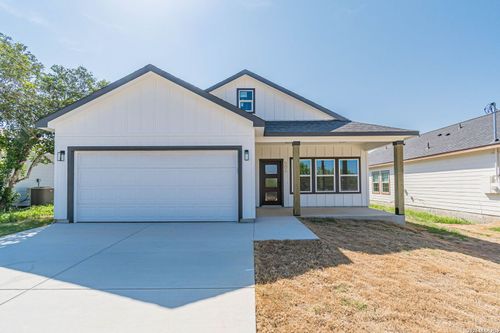506 Hickory St, Jourdanton, TX, 78026-3926 | Card Image