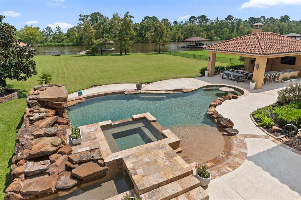 Royal Point Dr, Kingwood, TX 77345