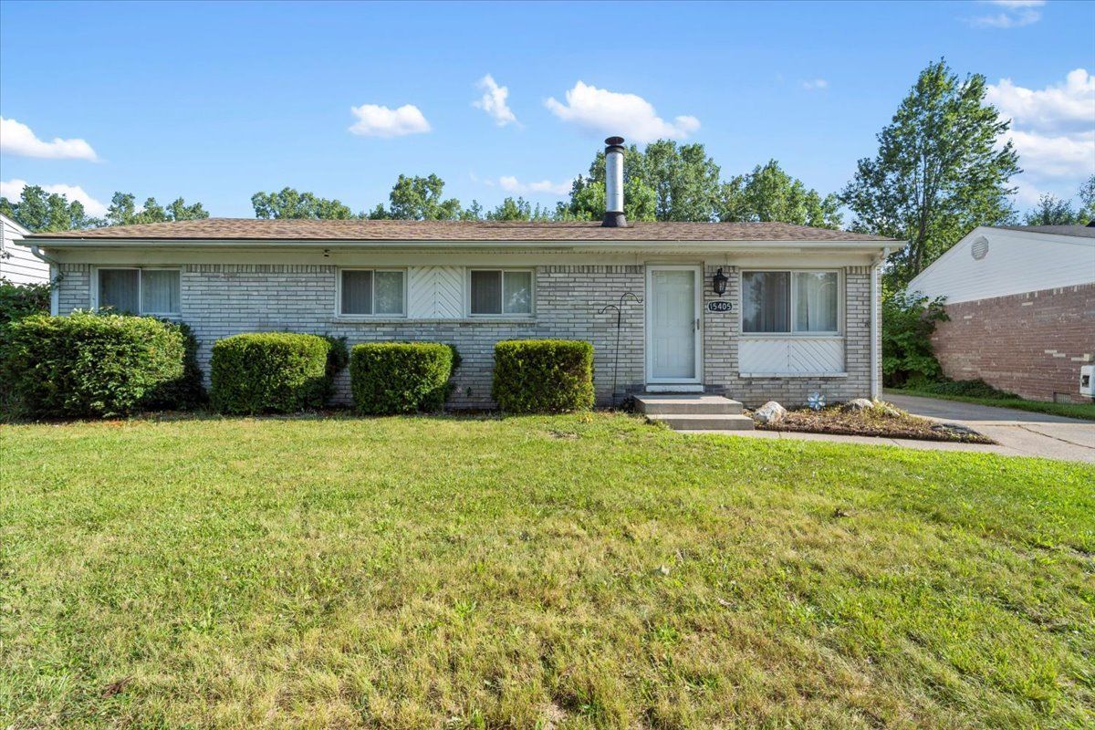 Wendy St, Taylor, MI 48180