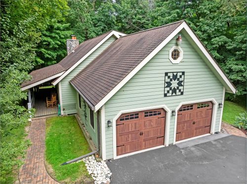 4135 Old Homestead Dr, West Bend, WI, 53095-9251 | Card Image