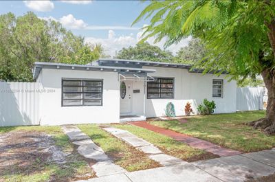 45 Nw 127th St, House other with 3 bedrooms, 2 bathrooms and null parking in North Miami FL | Image 2