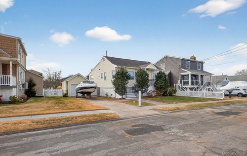 20 Albert Rd, Amity Harbor, NY, 11701-4014 | Card Image