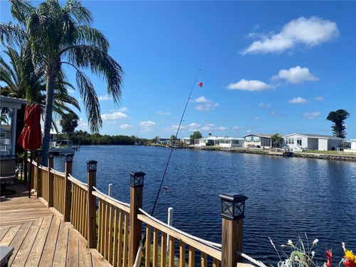 520 Ideal Pl, NORTH PORT, FL, 34287-1528 | Card Image