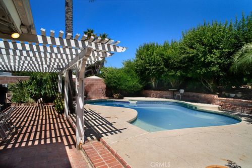 19931 Lorne St, Winnetka, CA, 91306-1928 | Card Image