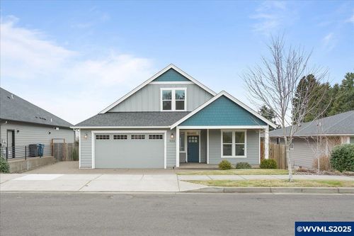 1033 Jaysie Dr, Silverton, OR, 97381 | Card Image