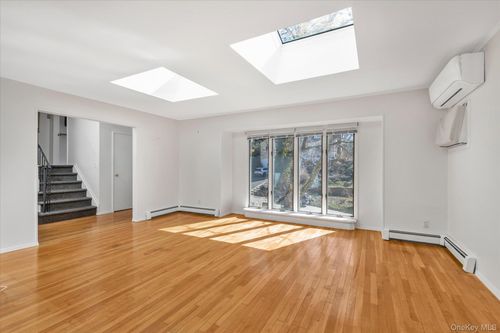 10 Sycamore Road, Glen Cove, NY, 11542 | Card Image