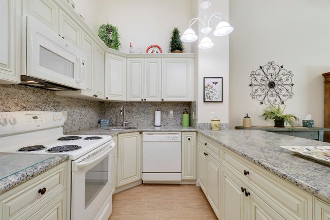 APT-7C - 1801 Us Highway 1, Condo with 2 bedrooms, 2 bathrooms and null parking in Jupiter FL | Image 20