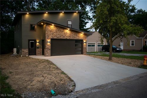 226 Austin Ave Nw, Massillon, OH, 44646-3606 | Card Image