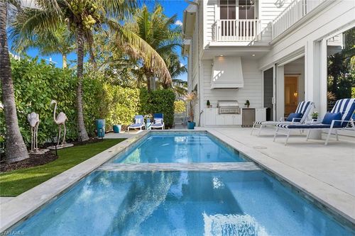 901 10th Ave, NAPLES, FL, 34102-8208 | Card Image