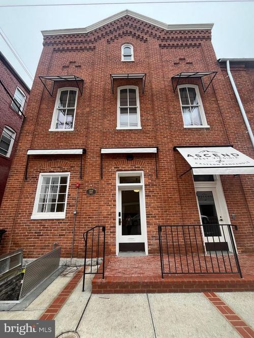 112 W Burke St, Martinsburg, WV, 25401-3302 | Card Image