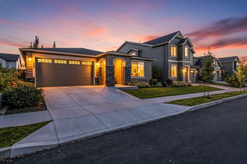 972 Ne Steins Pillar Dr, Prineville, OR, 97754-1668 | Card Image