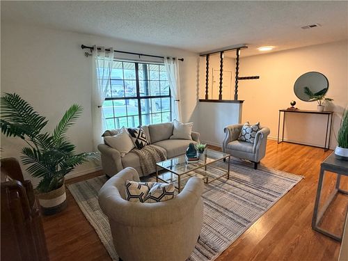 1022 Hummingbird Ln, Siloam Springs, AR, 72761-2048 | Card Image