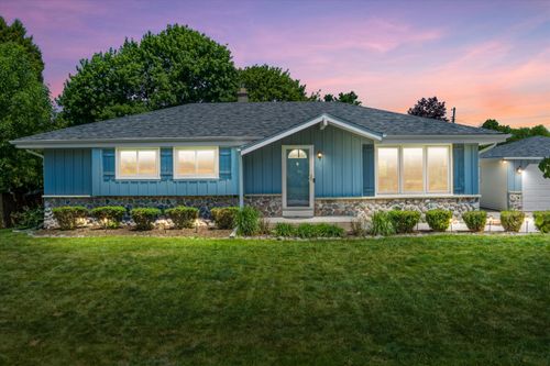 110 Highland Dr, Grafton, WI, 53024-2309 | Card Image