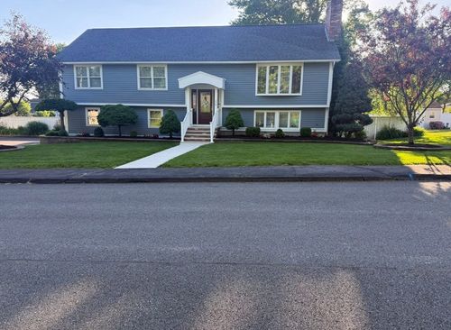 10 Dean Street, Hudson, MA, 01749 | Card Image