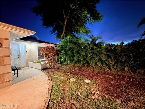 690 95th Ave N, NAPLES, FL, 34108-2455 | Card Image