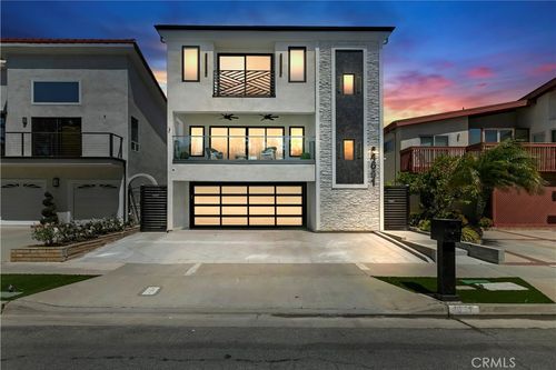 4651 Los Patos Ave, Huntington Beach, CA, 92649-4361 | Card Image