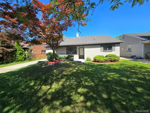 15335 Mccann St, Southgate, MI, 48195-3256 | Card Image