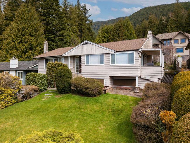 690 Blueridge Avenue, House other with 4 bedrooms, 2 bathrooms and 2 parking in North Vancouver BC | Image 12