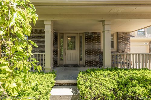 42900 Ledgeview Dr, Novi, MI, 48377-2710 | Card Image