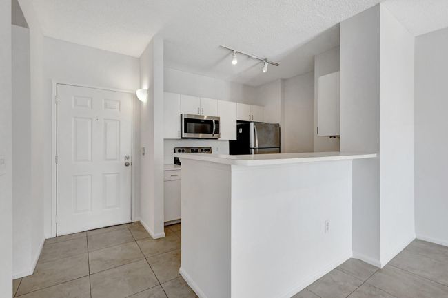 APT-303 - 720 S Sapodilla Ave, Condo with 1 bedrooms, 1 bathrooms and null parking in West Palm Beach FL | Image 5