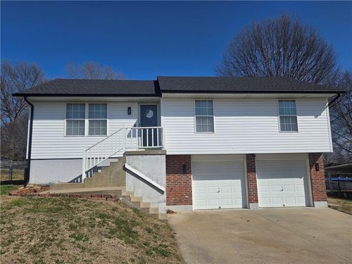 712 Maple St, Wellington, MO, 64097-8217 | Card Image