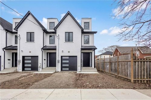 105 Winniett St, Brantford, ON, N3T1N1 | Card Image