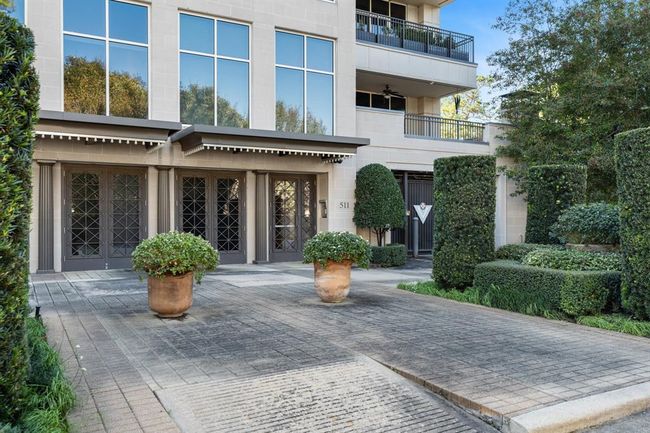 The manicured landscaping at the front entry. | Image 35