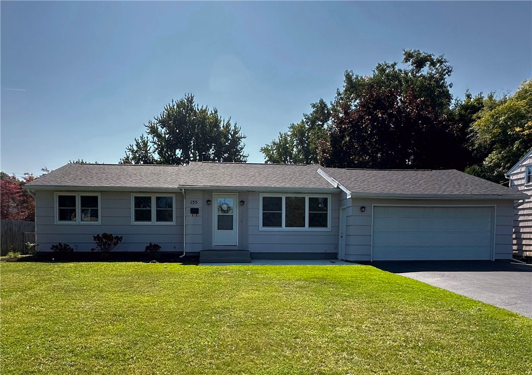 Lake Meadow Dr, Rochester, NY 14612