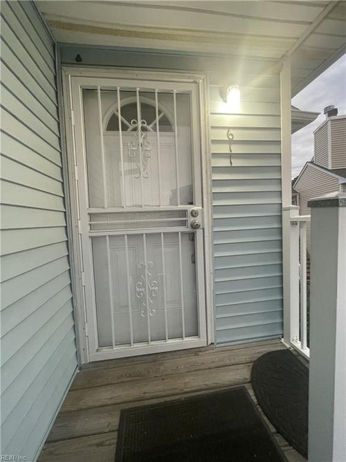611 Bluff Ct, Virginia Beach, VA, 23462-1667 | Card Image