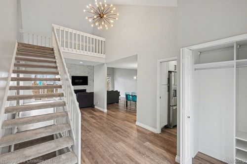 5143 Woodlands Dr, Bloomfield Hills, MI, 48302-2868 | Card Image