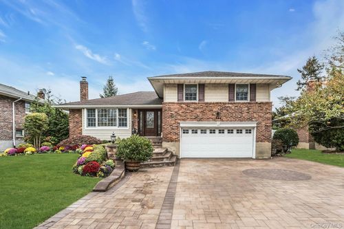 944 Plum Tree Rd W, Westbury, NY, 11590-6049 | Card Image