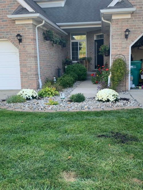 31637 Beaver Cir, New Boston, MI, 48164-8807 | Card Image