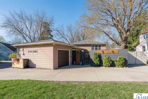 925 E Main St, Mankato, MN, 56001-4562 | Card Image