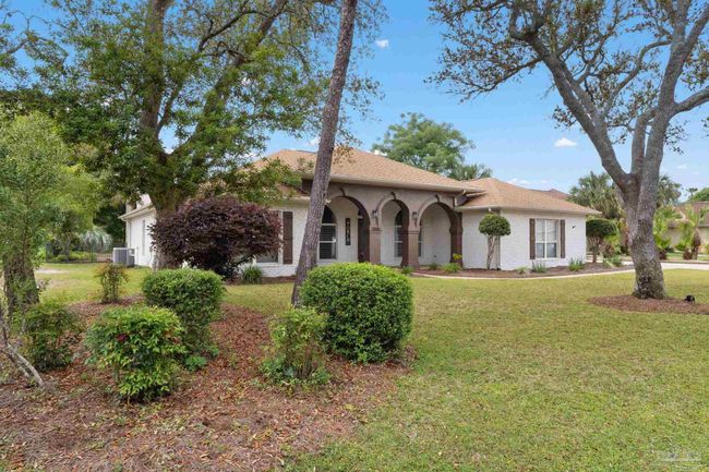 7008 Turnberry Cir, House other with 4 bedrooms, 2 bathrooms and 3 parking in Navarre FL | Image 6