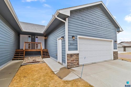 2527 Dorian Dr Drive, Yankton, SD, 57078 | Card Image