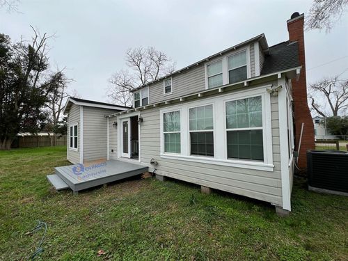 109 W Alabama St, Brazoria, TX, 77422-8912 | Card Image