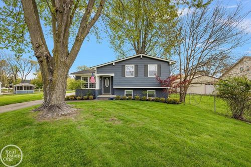 39684 Shoreline Dr, Harrison Twp, MI, 48045-1642 | Card Image