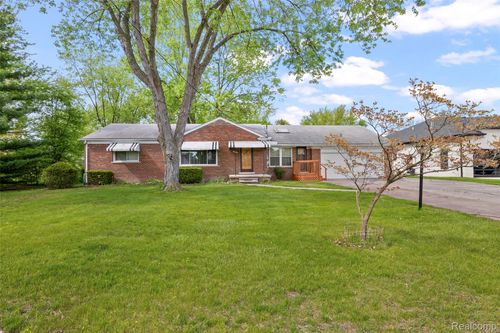 26504 Doxtator St, Dearborn Heights, MI, 48127-3395 | Card Image