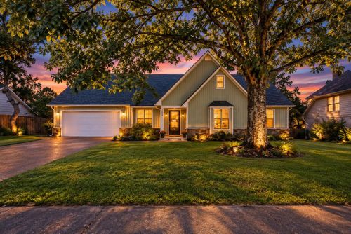 2095 Kingsrow Pkwy, Cordova, TN, 38016-5121 | Card Image