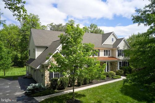 529 Sugartown Rd, BERWYN, PA, 19312-1824 | Card Image